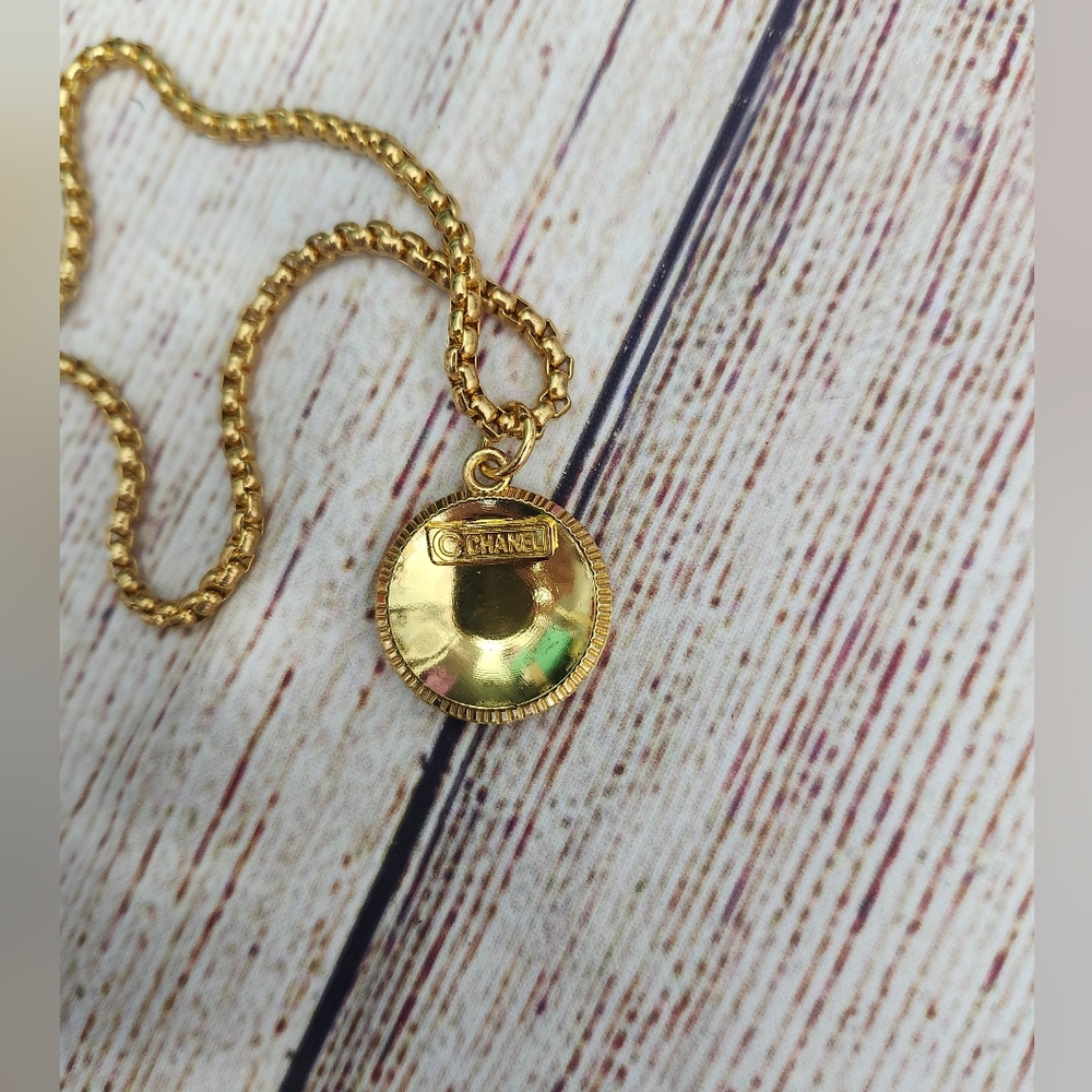 Vintage Chanel Gold Pendant Necklace - Picture 4 of 6